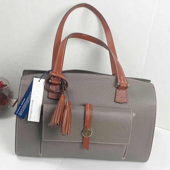 Dooney & Bourke Handbags - 💥 Dooney & Bourke Shoulder Bag 💥